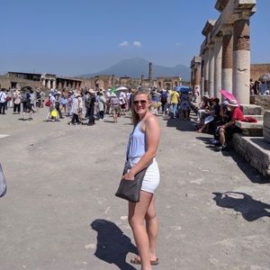 Meet your Posher, Adrienne